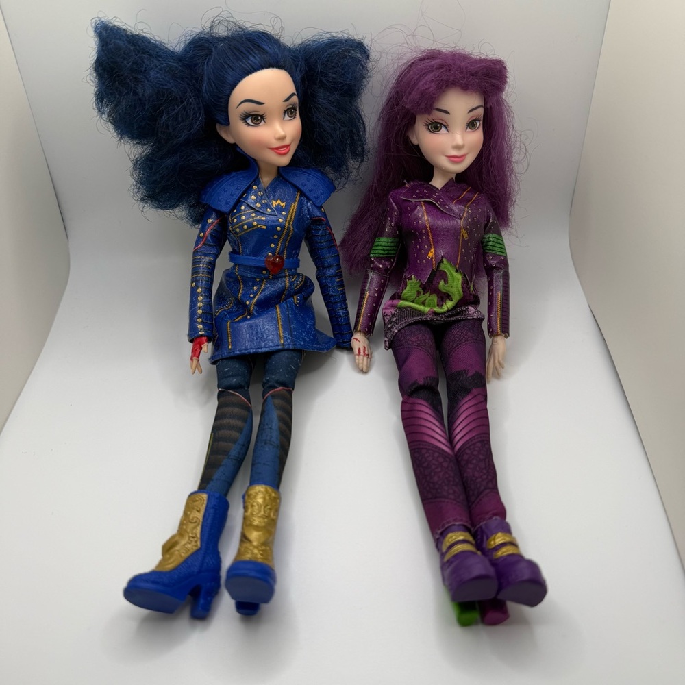 Disney Descendants Mal & Evie Dolls Lot Purple Blue Outfits Mal Missing Hand